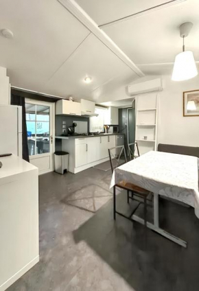 Bungalow charmant à Agde avec piscine partagée.